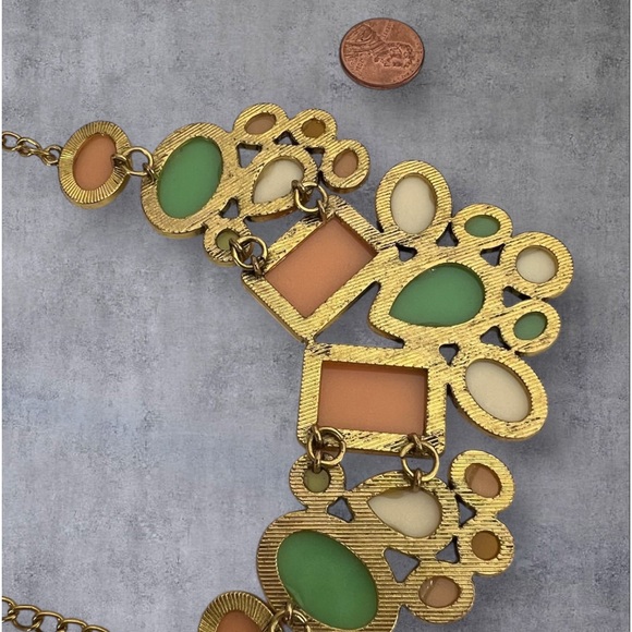 Multi color pastel color necklace gold tone - Picture 7 of 7